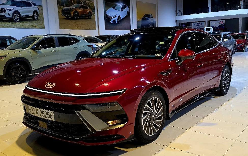 بـسـم الله الرحمـن الرحيـم
• هيونداي سوناتا | Hyundai Sonata 
• مـوديـل 2025
• ماشـي 5 الف ميل فقـط
• فوول مواصفات 1/1
(ريموت كنترول، داتاشو، صندوق شفط، سماعات bose، كشنات تدفئة و تبريد، رادارات 360 درجة، حساسات 360 درجة، كاميرات 360 درجة، كشنات خزن، اي مواصفات صنعتها الهيونداي موجودة بهاي السيارة)....
• نظام Hybrid 
• السيارة بـدون صبـغ
• شوية pdr خفيف
• راس البنيت و جاملخ
• ايرباكات سليـم 100%
• بدون دواخـل 100%
• السيارة مرقـم و جاهـز
• عليهـا رقـم مميـز
• بصمتين بلادي موجودة 
• مكان السيارة اربيـل
• تحويـل نفس اليـوم
• اجرائات التحويل والمعقب علينا
📞***********
واتساب موجود للإستفسار أربيل, العراق

