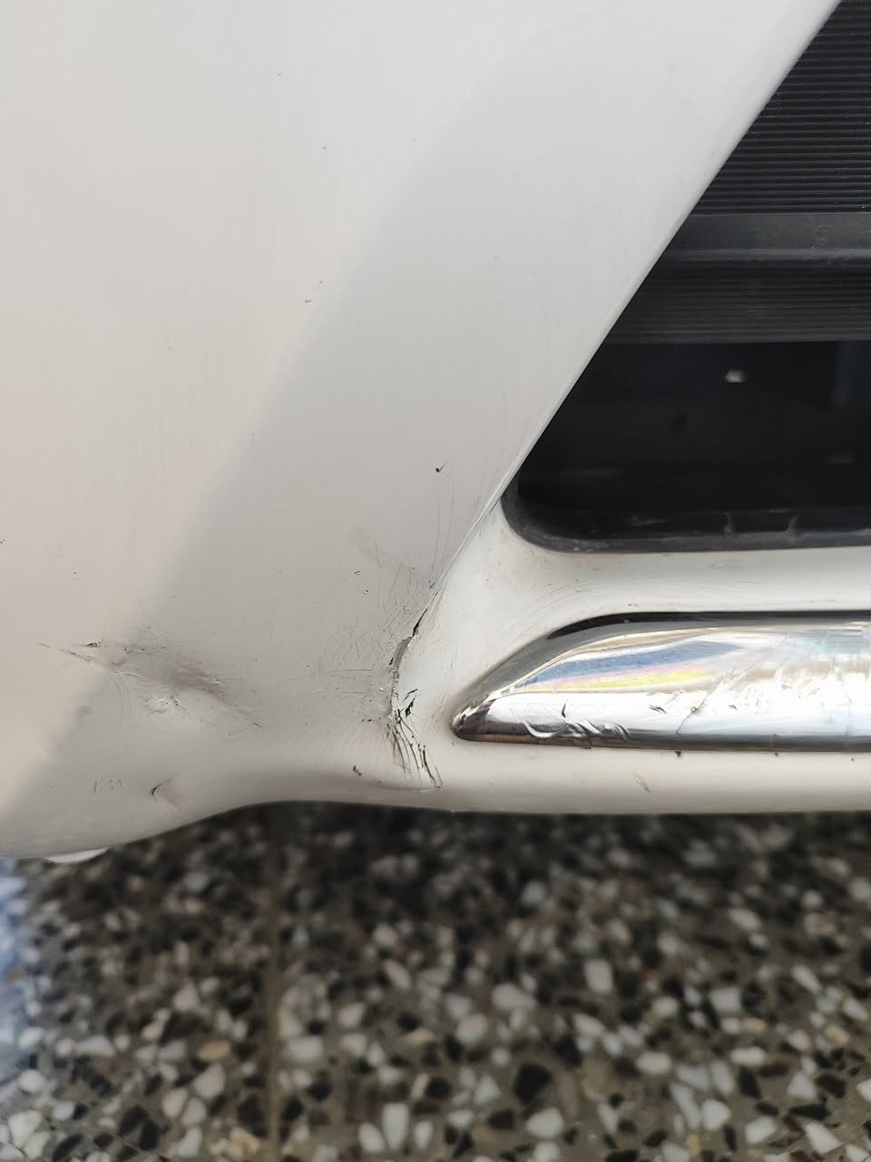 السلام عليكم 
للبيع سني مصري بعدها بحالة الضمان 2025 رقم اربيل بأسمي
ماشيه 25 كفاله من الصبغ 
بيها رصعة بالدعامية الامامية
  اربع جام كهربائي تحكم ستيرن شاشة جكسارة دوشمة ارضيات و كشنات ابواب مغلفة بالنايلون
كل الملاحضات موضحات بالصور السعر 125$ و بيها مجال قليل للطيبين
 للتواصل ماسنجر فقط
مكانها بغداد / المشتل


**إذا كنت صاحب هذا الإعلان وتريد حذفه لأي سبب، رجاءا أرسل رسالة إلى الدعم الفني**