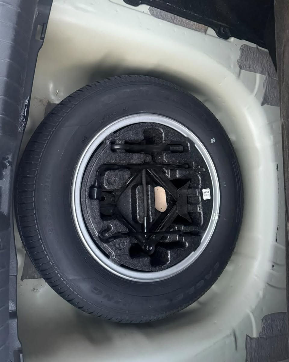 🚗 سوناتا خليجي 2022 للبيع

✅ موديل: 2022
✅ رقم السليمانية
✅ الممشى: 51 ألف كم
موقعها: بصره الزبير
المواصفات:

* محرك 2.5 MPI
* فئة نص فل
* حساسات خلفية
* فتح وتشغيل بصمة
* مرايا كهربائية مع شفط
* إشارات بالمرايا
* رنكات رياضية قياس 18
* تبريد خلفي
* تخم تايرات جديد
* السبير لم يُستخدم (مانازل)

حالة السيارة:

* بحالة الوكالة، كير ومكينة وتبريد وحدادية كلها على وضع الشركة.
* بيها فقط بارد خفيف.
* بيها طخه خفيفة وما زالت غير مصلحة، كل شيء واضح أمام المشتري.

📞 للجادين فقط، والمعاينة خير دليل.
للاستفسار : ***********

✅ لمعرفة السعر : اكتب تم بالتعليقات يتم الرد عليك خاص تلقائي

⚠️ تنويه:
السيارة إعلان ممول وغير تابعة للصفحة، ولا نتحمل مسؤولية الاتفاق أو تحديد السعر بين البائع والمشتري.

🌹 الله يبارك للبائع والمشتري، ويرزق الجميع من واسع فضله

 #سيارات #سيارات_للبيع #تسويق #السيارات #cars
