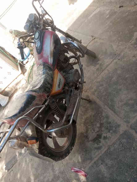 سلام عليكم دراجه للبيع مكان نصر كلك دراجه شغاله كلها هندر مكطوم سعرها 225شراي بخدمته ***********
