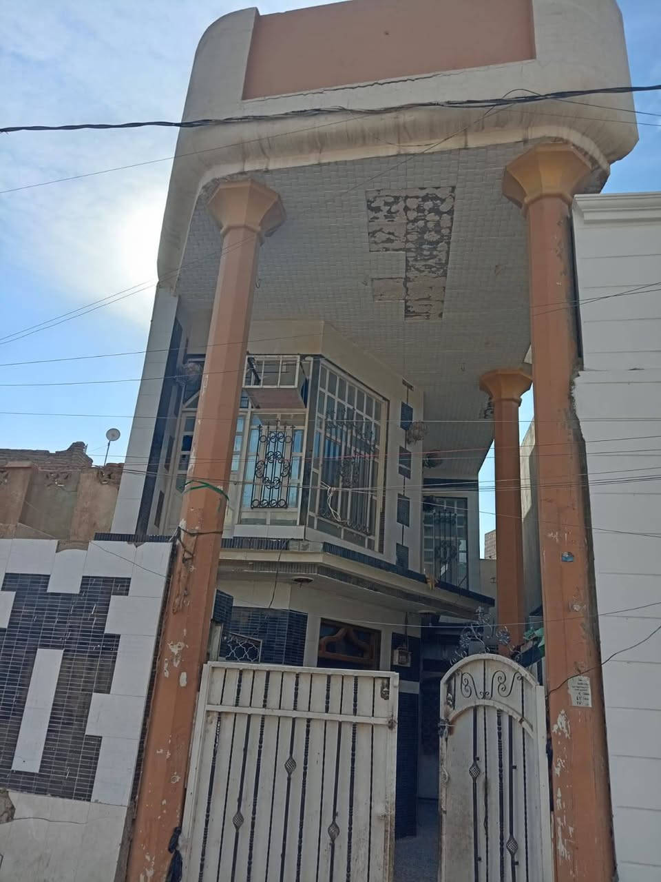 يالله بيت للبيع كما موضح بل فيديو طابو صرف المساحه 80 متر طابقين غرفتين وصاله او استقبال او مطبخ صحيات داخليه او خارجيه البناء درجة أوله صب كونكريت مسلح نزال او سكف طابوك العنوان كربلاء طوريج مقابيل ابو هاشم /
مراجعت مكتب الابداع العنوان شارع الحوالي قرب مطعم قنديل *********** /*********** واتساب تفاصيل أكثر اتصل
