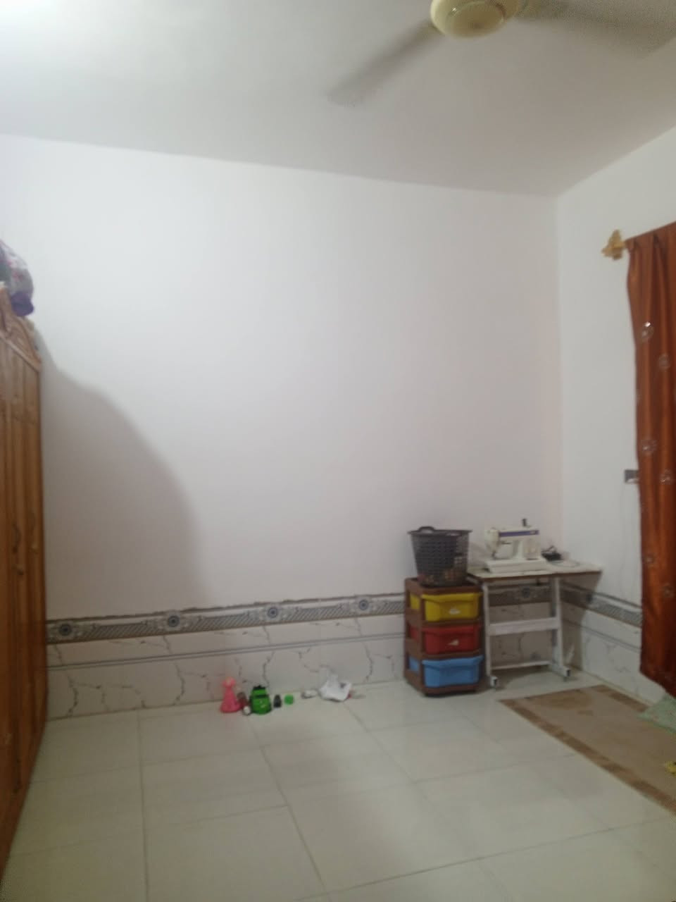 سلام عليكم بيت للبيع تجاوز حي الشهداء يم الطاقه ***********
