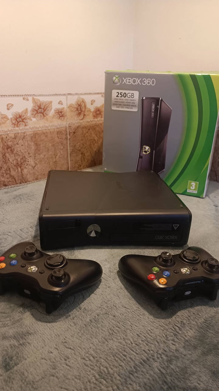 للبيع اكس بوكس 360 بالة اوربي ويا يدات ثنين اصلي مال شركة وكارتون وحت مكان قرصة شغال بي 99 لعبة قويات سعره 130 وبي مجال ***********
