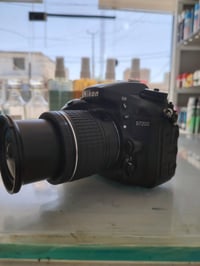 نيكون 7200D  كامرا نظيفه جدآ   جنطه  شاحنه  بطاريه  عدسه 18-55.  VR  ز...
