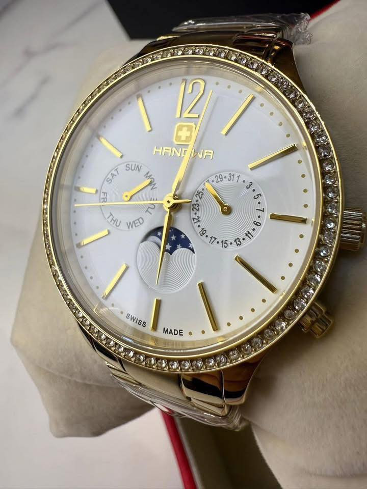 🔹ماركة هانوا HANOWA
🔹نسائية طلاء ذهب 
🔹القطر 38 
🔹الداير شوارفسكي 
🔹توقيت شمسي قمري 
🔹سناتر شغالة 
🔹كامل مرفقات 
🔹السعر 140 الف


**إذا كنت صاحب هذا الإعلان وتريد حذفه لأي سبب، رجاءا أرسل رسالة إلى الدعم الفني**