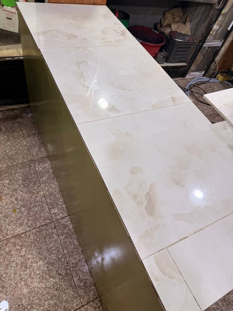 ميوزه ثنين حديد توني فصلتهن جدد
ميز الأول طوله مترين  والثاني متره وربع مال مطعم ميوزه مرتبات كلش.. ٣٥٠ سعرهن

***********
