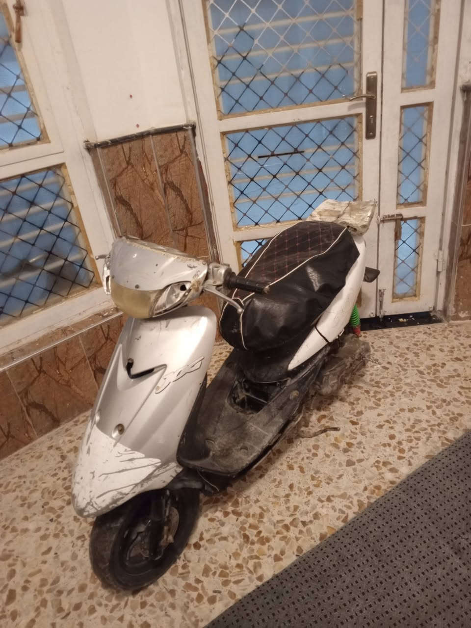 السلام عليكم دراجه للبيع عصفوريه 60 مكان واسط عزيزيه سعر 150 وبيها مجال رقم الهاتف ***********
