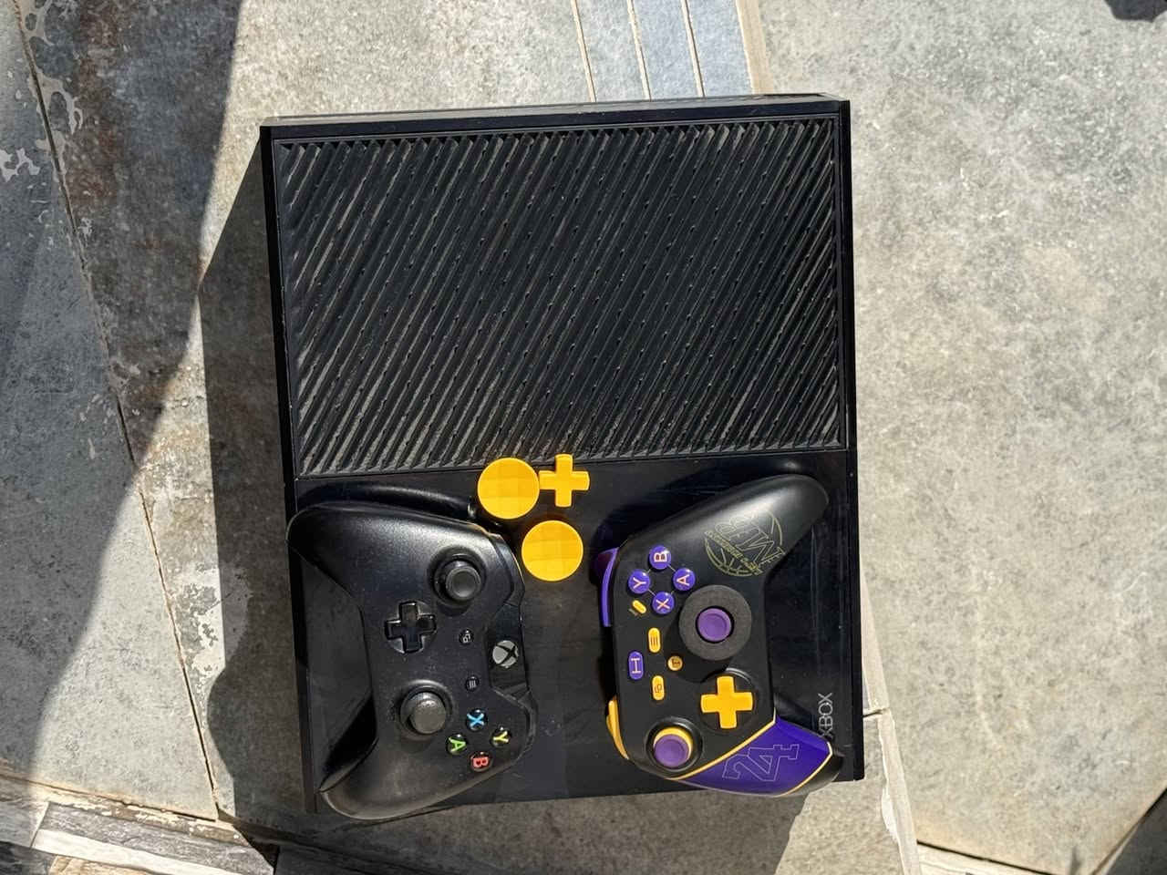 جهاز نظيف ومرتب xbox one
512 كيكا
مع حساب بي 9 اللعاب موجودات بالصوره 
اهم الالعاب 
1. اليدن رنق 
2.ريد ديد 2
3.سيكرو
4.اجزاء دارك سولز كامله
مع يده احترافي سعره الجهاز 110 وبي مجال بسيط


**إذا كنت صاحب هذا الإعلان وتريد حذفه لأي سبب، رجاءا أرسل رسالة إلى الدعم الفني**