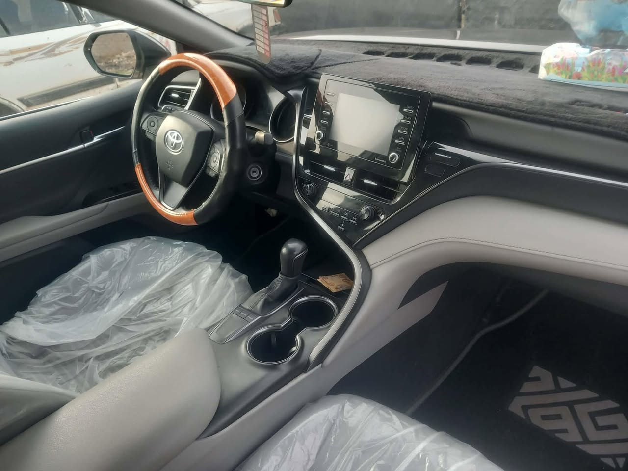 سلام عليكم
كامري 2023
فئه SE
رقم اربيل بسمي قبل اسبوع سجلته 
ضرر بنيد بدون صبغ تبديل نفس الون بدون دواخل
ماشيه 38 الف 
لون السياره نفطي
تخم تاير جديد السياره جديده
الاستفسار اتصل وتدلل
***********
