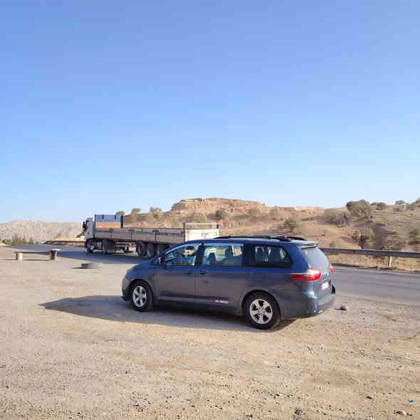 السلام عليكم
للبيع تويوتا سينا اجرة 2016 رقم سليمانية جديد حادث قطعتين بونيد بس صبغ وجامرلغ مبدل جهة سايق  وبيها لحيم ب شاصي محرك شرط وكير بي صفنة السيارة احلة من الصور السعر 175 وبيها مجال بسيط *********** للاستفسار اتصل
