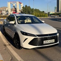 بی وای دی Qin Plus 2025 ڕەنگ: سپی  ناو: زەرد تەنیا 8,500 km رۆشتوە  هی...