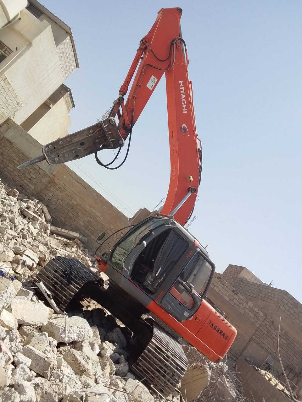 للبيع حفاره فايف 
موديل 2001 
المكان الموصل الاستفار ***********
