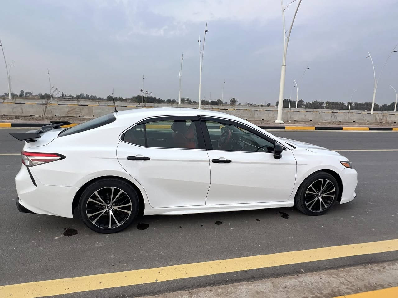 سلام عليكم 👋🏻
الحلال للبيع 🫴🏼  
موديل 2018/SE
السياره جديده ربع مناقصه 
كفالة عامه كلين تايتل✊🏽
شرط حته الدعاميات بلاديه بدون قطره صبغ كل سياره 
رادار امامي🛸
توقف ذاتي 
داخله احمر ❣️
محرك 2.500 كير 8 نمر
المحرك والكير كفاله والكشر وين متريد تفحص 
رقم دولي وسنويه بسمي لل2031
 رقم شاصي 4T1B11Hk9JU118040
سونار موجود جديد بل منشور 
سعر اتصل ودلل لان ناس تكسر بحلال العالم 
حبايب كلشي ذاكر بلمنشور بس شراي يخابرني 
مكان سياره سامراء 
***********☎️
