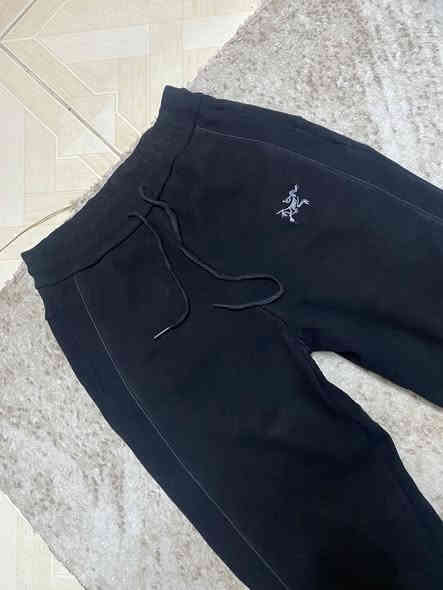 قطعتین arcteryx
size_31_32
size _32_33
قطعە نظافە%100
توصیل_جمع
***********
