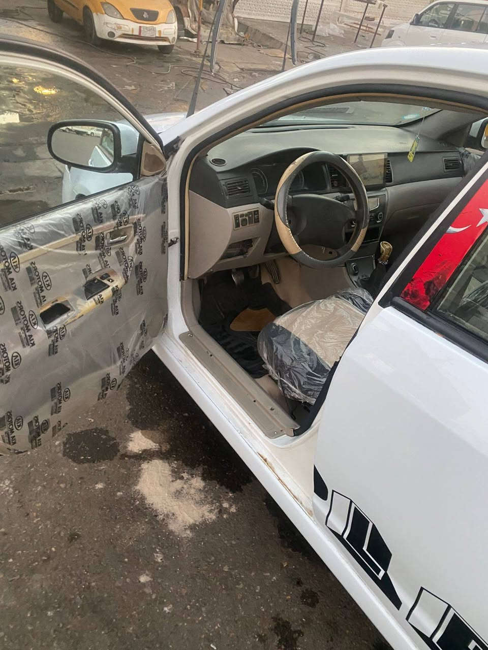 جلي موبل مديل2012 السيارة مصبوغه جماليه بيه مدكر أمامي مبدل فقط السياره جاهزه من كلشي مكينه كير عادي تخم تاير حداديه كله جديد السياره جاهزه للشارع وين مايعجبك اطلع شاشه تاب ولايت زنون ارضيه جلد السعر 45 وبيه مجال *********** السنوية بعده ما صاقطه  مكان السياره بصره
