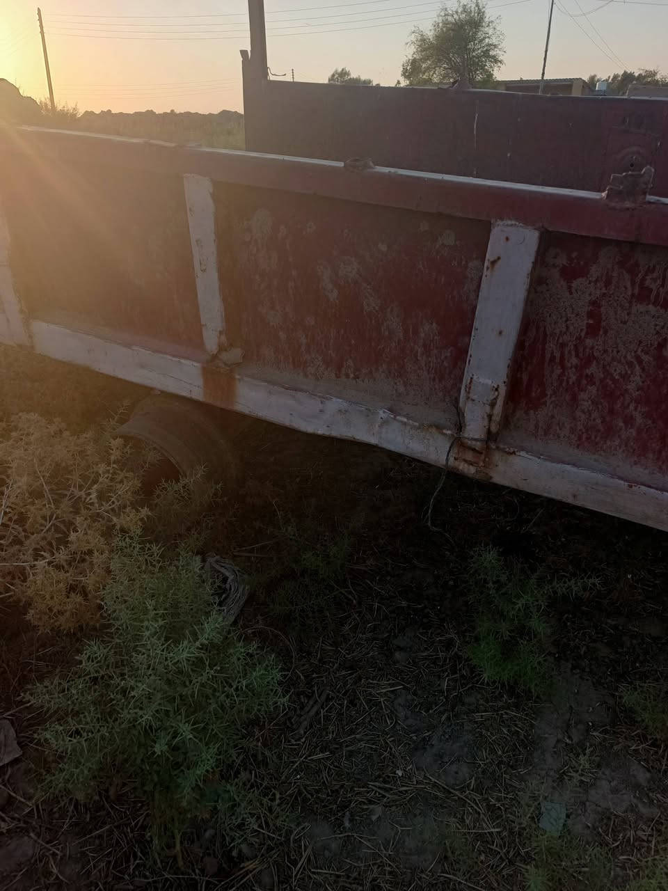 عربانه للبيع نقصه بس تاير عنوانه اجبله سعره 650 الف ***********
