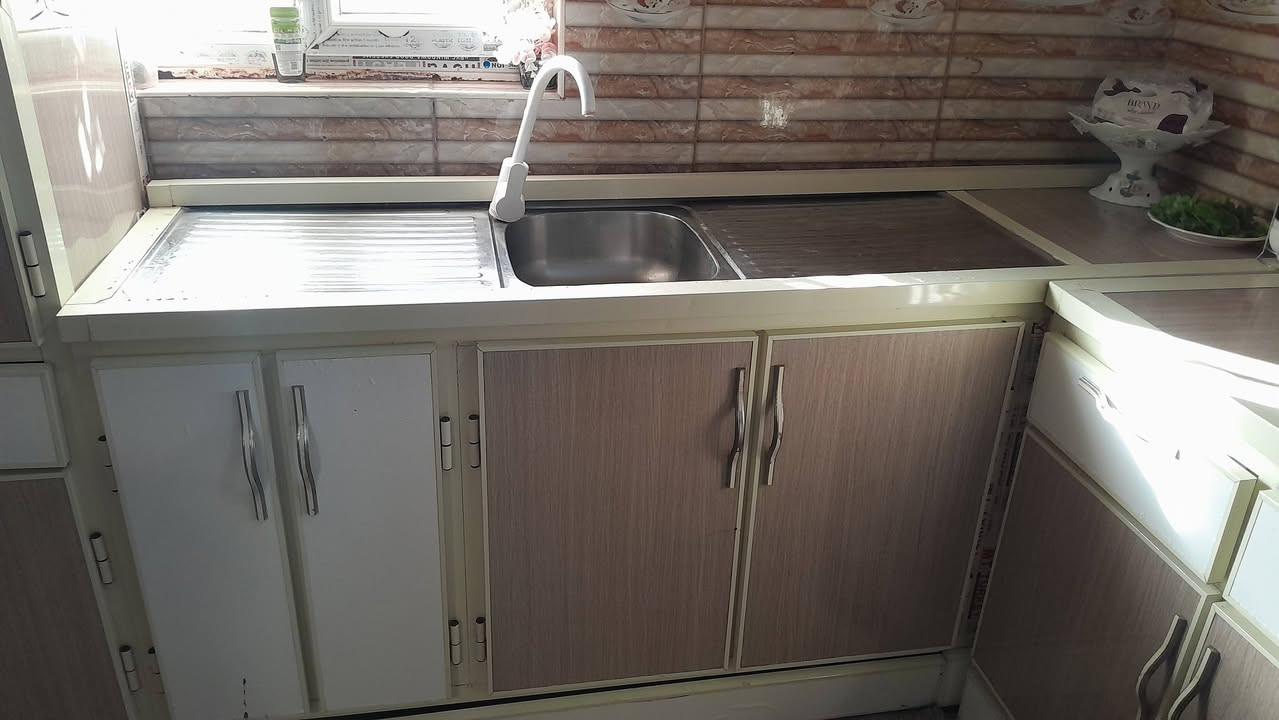 السلام عليكم بلاش بلاش للبيع مجموعة أغراض بيت بسعر مناسب جدا جدا مال جناي اقرا المنشور يله تعلق اخوان الأعزاء ابيع الأغراض شلعه وحده كلهن سوه بسعر واحد 
١.مبردات برفاب ايراني عدد ٢ سرعتين ماطور نحاس مع ميزين حديد هديه مجانيه 
٢.غساله ملابس هيتاشي جديده غسل وتجفيف 
٣. تخم ديوان عشره نفر 
٤. كنتور عراقي نجاره اربعه أبواب طابقين 
٥. جربايه حديد عدد ٢ 
٦. ثلاجة رويال ١١ قدم تجميد ع الشرط 
٧ . اوفن شوي حراري ع الكهرباء ١٣ لتر 
٨. كاونتر المنيوم سنكي مترين مع ثلاث قطع اضافيه 
٩. جربايه نفرين تركي هديه مع ميز بلاستك بابين أيضا هديه
للإستفسار الاتصال ع واتساب ***********
السعر ٨٠٠ شامل كل الاغراض غير قابل للتفاوض يعني سعر نهائي بلاش ما تحصل هيج أغراض بهذا السعر أبدا
