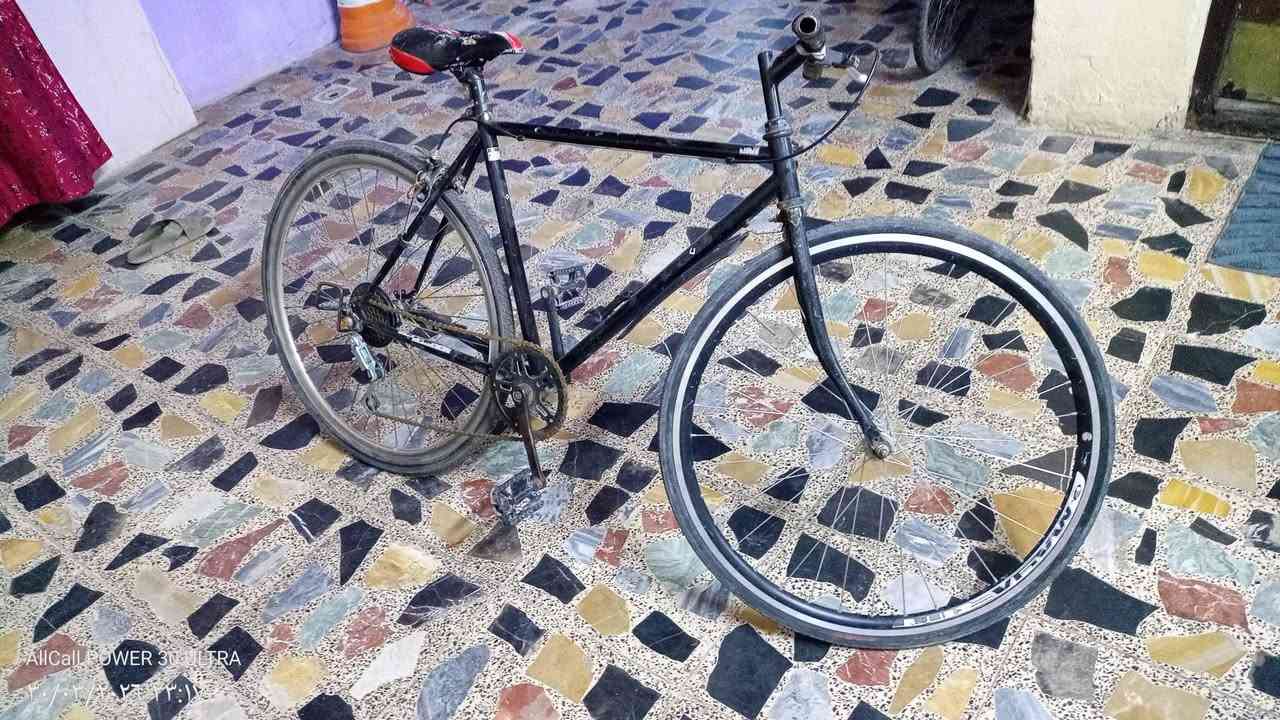 السلام عليكم بايسكل سي 700 ياباني شغل كلش نضيف  عوزه كير بريك امامي  سعره 40الف مكاني بغداد مدينه الصدر الهاتف ***********
