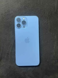 آيفون ١٣برو ماكس الجهاز بطاريته اصليه ٨٣ بس هذا الخط بالشاشه بسيط كلش ...