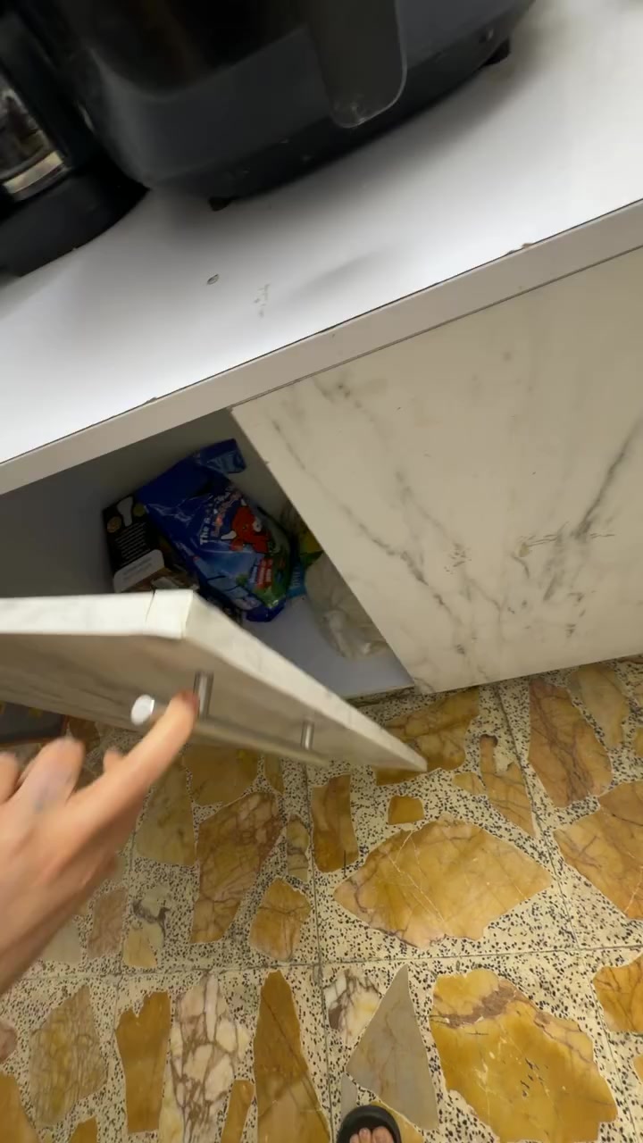 السلام عليكم عندي كاونتر للبيع بي ظرر بسيط جدا سعرك ١٤٠ مستعجلة ع بيع


**إذا كنت صاحب هذا الإعلان وتريد حذفه لأي سبب، رجاءا أرسل رسالة إلى الدعم الفني**