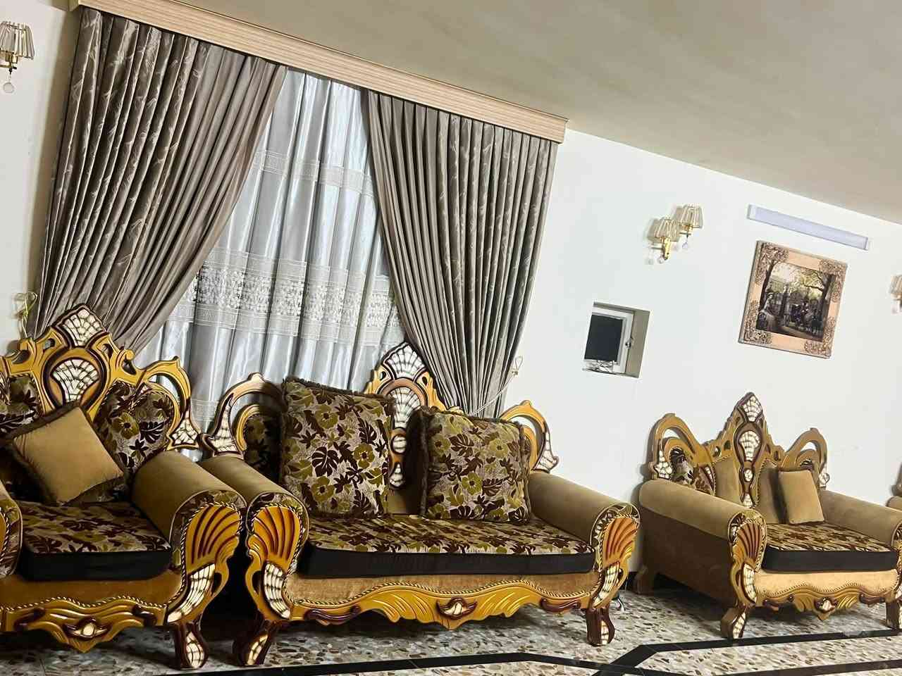السلام عليكم تخم عدد ٢نفس التفصال السعر الواحد مليون وبي مجال عشر مقاعد الرقم لاستفسار ***********
