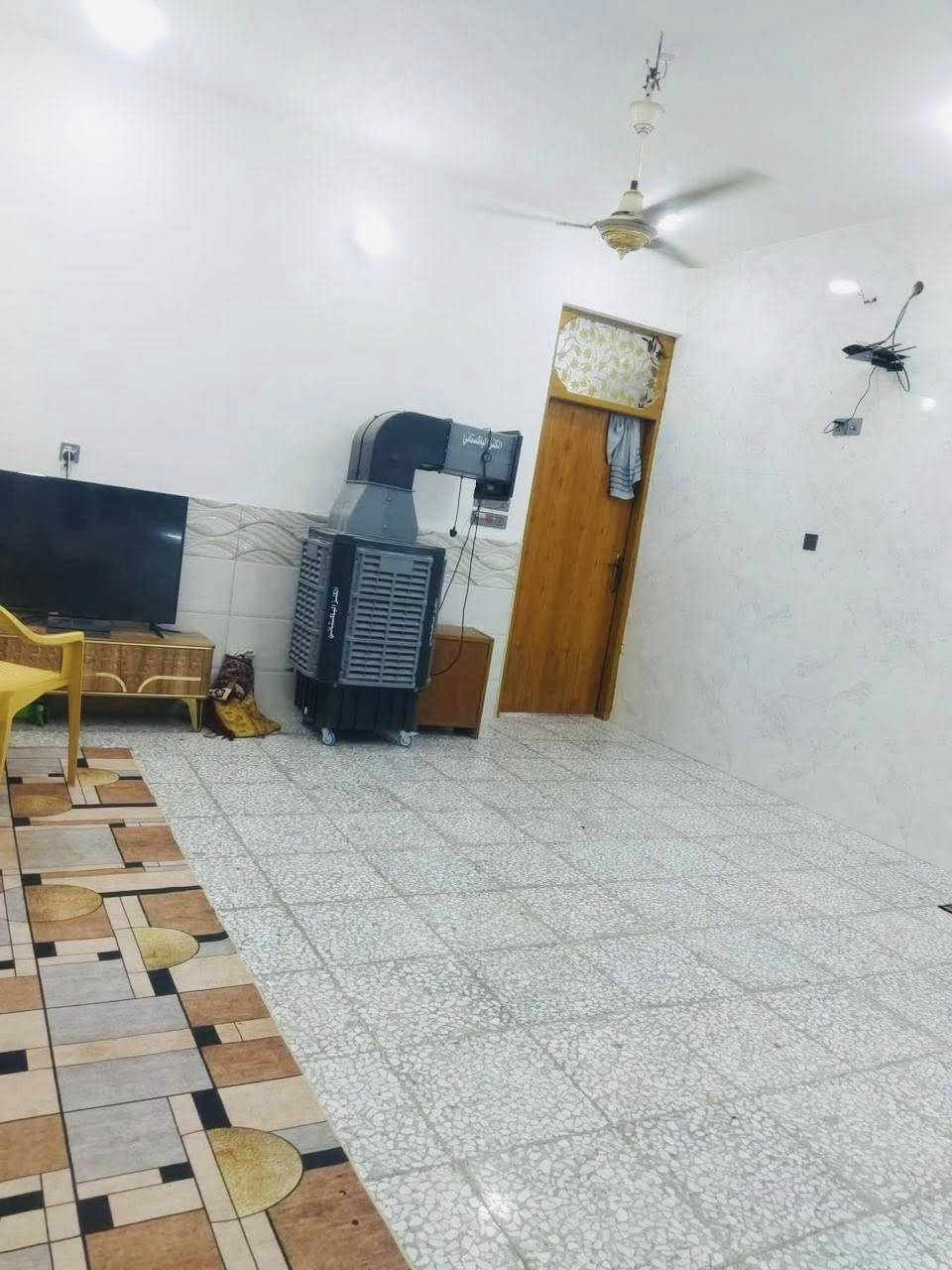 سلام 🙋‍♂️ عليكم 
يقدم  عالم العقار دار ١٠٥م 
جديد بسعر مغري جدا دار متكامل بناء جديد كامل المواصفات والخدمات
وكهرباىيات 

#دار_مساحه_١٠٥_م 

طابو زراعي سند ٢٥ صرف دار جديد متكون غرفة وصالة ومجموعة صحيات ومطبخ واستقبال بخريطة متناغمة جدا
بناء جديد 

العنوان: النجف الاشرف_ملحق ميسان قرب قاعه ملاك
 السعر  مناسب ٤١💥💥💥
بناء ممتاز 
بناء ممتاز درجة اولى خريطة جميلةجدا وبناء ع وفق المود الحديث 
اي استفسار او اتصال يرجى التواصل عبر الارقام او المراسلة عبر الواتساب:
*********** 📞📞
***********📞📞

