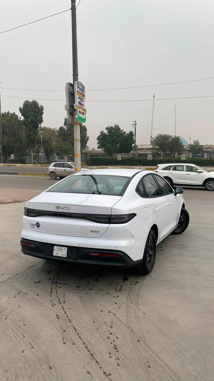 السلام عليكم BYD سيل 5 
ماشية 10 الاف كفالة عامة عدا خدوش ثنين بسيطات بالقمارة 
مكاني بغداد شارع فلسطين 
السعر 18 ونص و بيها مجال بسيط 
***********
