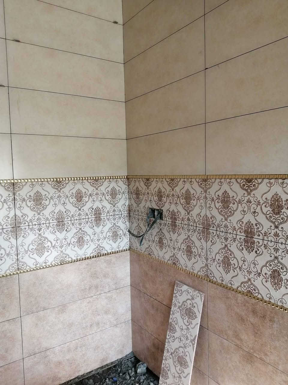 اسطه سيراميك سعر مناسب شغل درجه ولا سعر متر جداري 5الف أرضي 4الف درج 10الف هاذا رقمي تصل ***********او رزق علا الله
