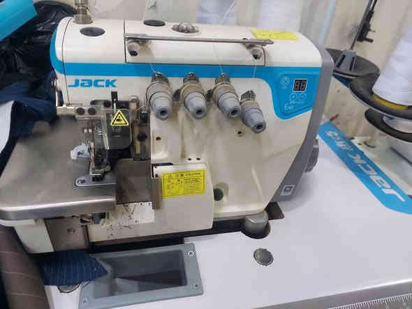 مكينه للبيع استعمال يومين او يوم ابيع شلع ما احوب على تعليق فقط اتصال ***********
