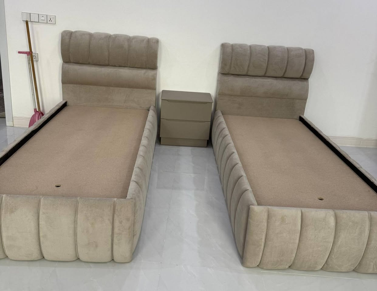 سلام عليكم 
غرف نوم شبابي 
كركوك حي الواسطي مقابل صيدلية هدئ ***********
