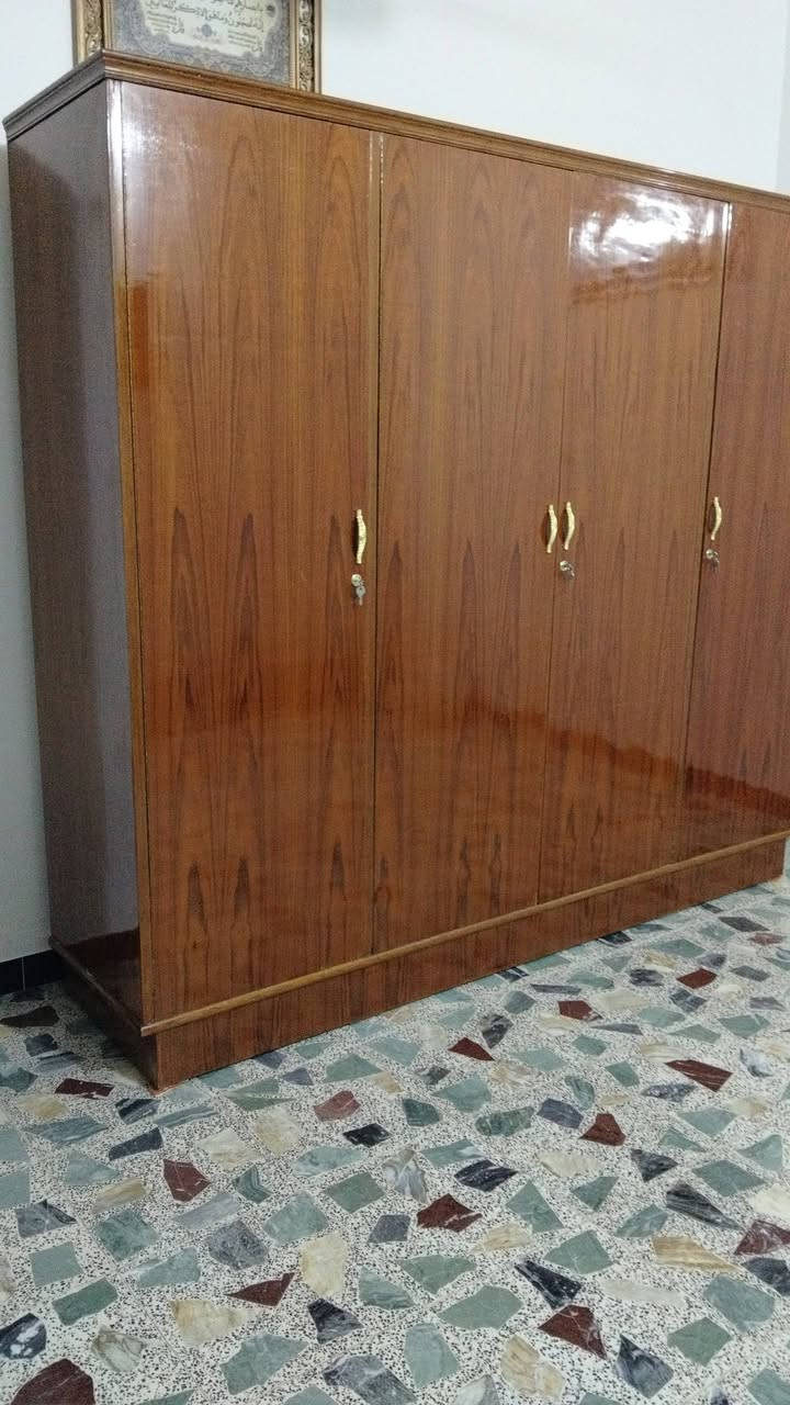 السلام عليكم كنتور للبيع صاج داخل و خارج للستفسار رقم ***********
