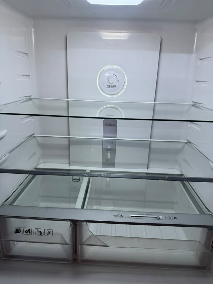 ثلاجة ماركت الحافظ  انفيرتر تسحب نص امبير سعرها 500 بلازمة ماركة شينون حجم 50 بدون نت سعرها 100 
*********** هذا رقمي بي واتساب
