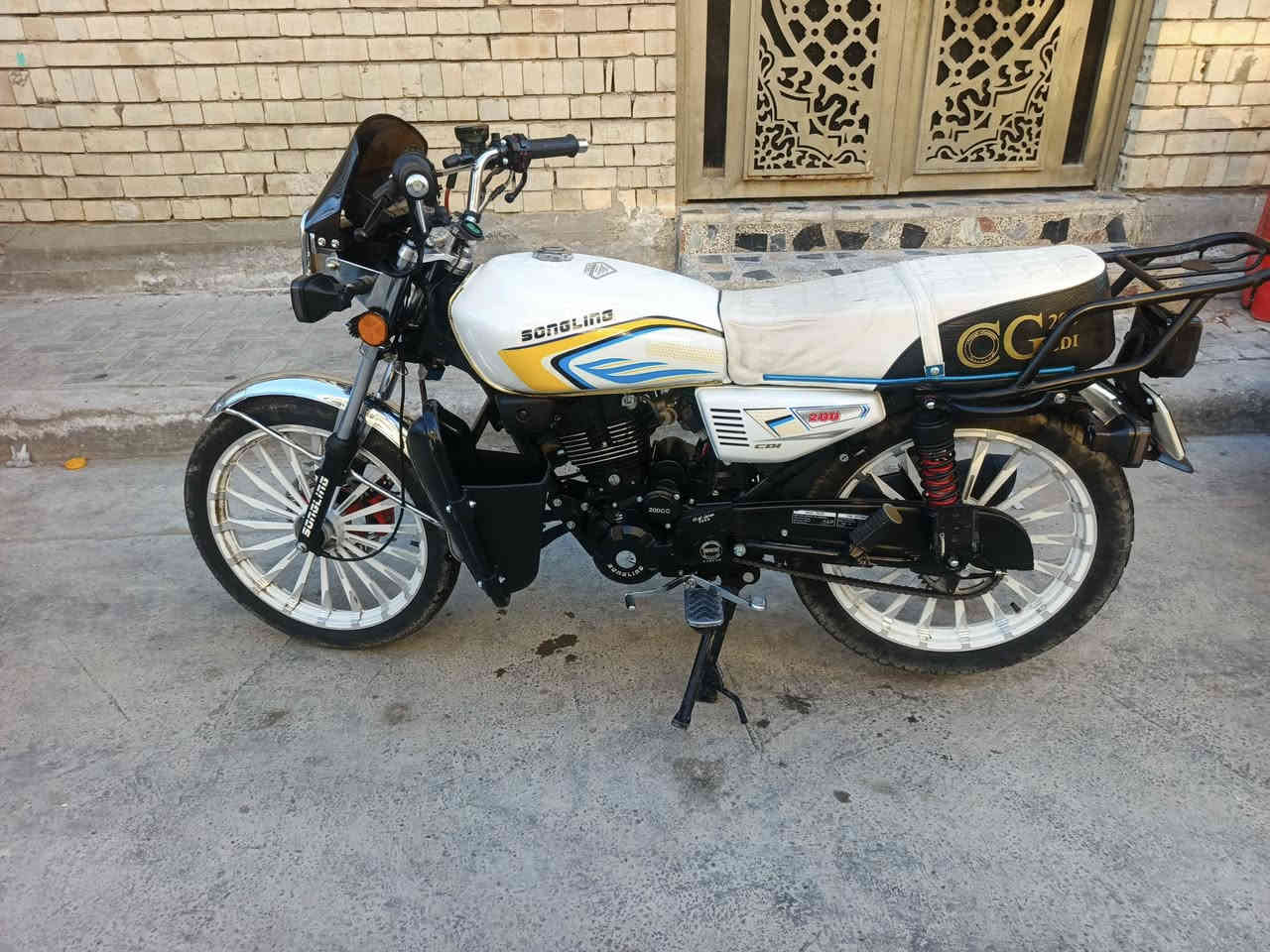 السلام عليكم دراجة ايراني سيفان موديل 2026 مكينة 200 دراجة كلهة شغالة اي نقص مابيهة دراجة جديدة اوراق كاملة السعر 850 بيهة مجال بسيط
العنوان : حي اور 
***********
