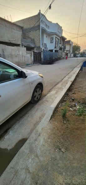 السلام عليكم ورحمة الله وبركاته للبيع بيت حي الجهاد الملحانية قرب حسينية سيد الشهداء (عرصة ) داخل منطقة امان من ناحية  الإزالة حتى يطوب في المستقبل اصل الارض ملجأ ،مساحة ١٠٠متر 
كراج ٤م ونص في٥م مع حمام خارجي للضيوف ، مدخلين للبيت  ممر جانبي عرض متر في ٩م ، استقبال ٦م في ٣م 
سقف كونكريت مسلح ، هول داخلي ٥م في ٣م سقف ساندويتش مع سقف ثانوي  مراوح لطش +ساحبة صاروخية
مطبخ ٣م في ٢م ، حمام ٣م في ٢م  داخلي غربي ، مكان للسخان مخفي  ،مكان للغسالة، و للمغسلة ، غرفة نوم كبيره ٥م في ٤م سقف ساندويتش مع سقوف ثانوي انارة وديكور ومروحة ، غرفة نوم ثانيه ٥م في ٣م سقف ساندويتش مع سقوف ثانوية انارة وديكور مروحة لطش  ،  ترك خلفي على عرض البيت ٧م في واحد ونص متر ، ،لايوجد درج للصطح 
البيت كامل من كل النواحي مبني البيت من ٢٠٠٧ ولحد الان 
يعني صارلة ١٧ سنة يعني ينشمل بل تطويب، الخدمات كهرباء ثري فيز وطنية ماء فول للصطح  مجاري طبليط جديد المنطقة هادئة واناس مترتبين مدراس درجة أولى 
قريب على الشارع التجاري ، بعد عن السريع مال حي العامل ٢٠ دقيقة مشي اتصال على الرقم ***********
