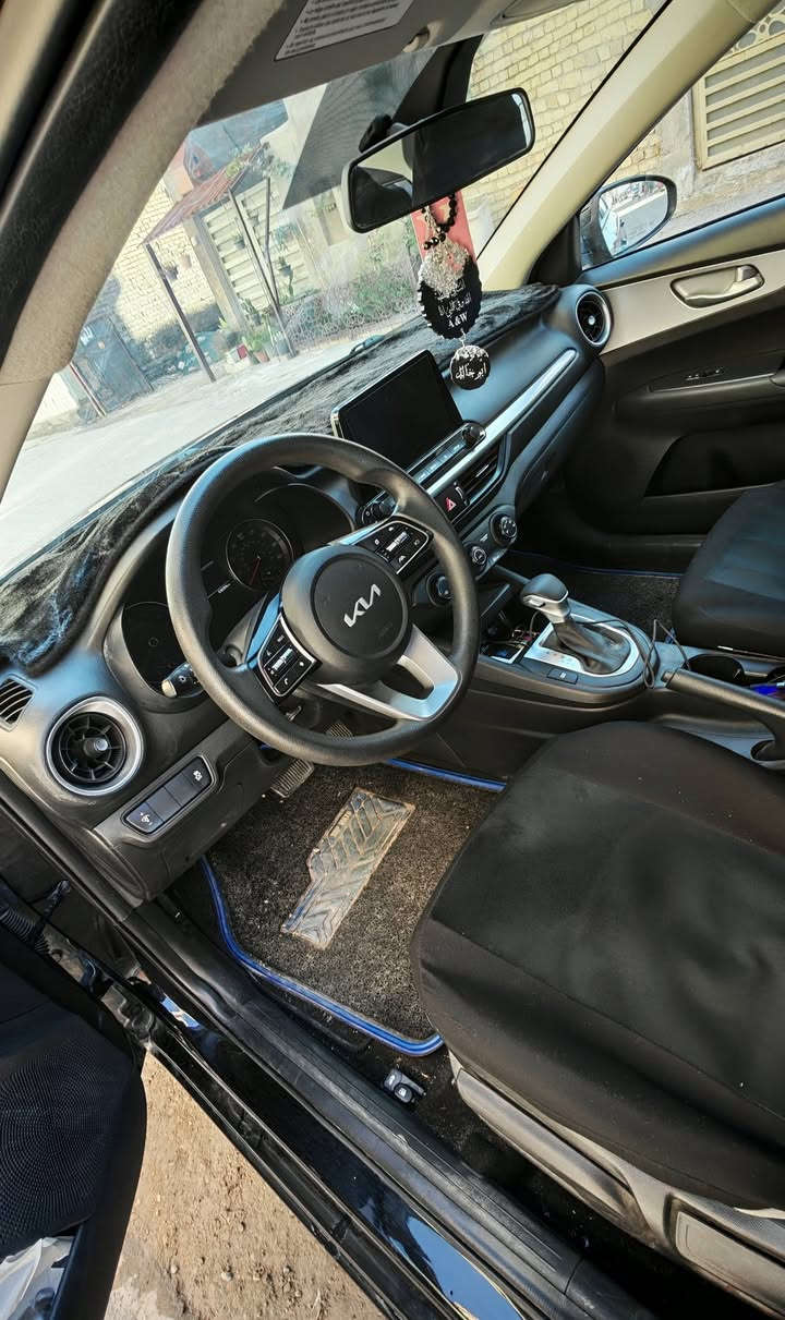 كيا فورتي 2023 وارد أمريكي
- فئة LX
- اللون اسود
- ماشية 40,400 ميل
- نص فول

المواصفات:
1- محرك 2000 دوش مرغوب
2- شاشة 
3- رادار أمامي
4- تنبيه الخروج عن المسار
5- نظام تحديد السرعة كروس
6- تنبيه الخروج عن المسار
7- أنظمة قيادة مختلفة
8- فول تحكم ستيرن
9- لايت لد ثلجي أمامي مبدل بمكان الهالوجين الاصفر

- حادث السيارة بنيد وجاملغ أمامي فقط بارد بدون أي صبغ. 
- باقي السيارة كفالة عامة من مكينة وكير وحدادية. 
- مرفق وياها صور الحادث بأمريكا وصور السونار داخل العراق. 
- رقمها أربيل والسنوية بأسمي وسنويتها جديدة تنتهي عام 2030.
- العنوان بغداد الشعب.
- السعر 148.000دولار وبيها مجال للشراي. 
- للاستفسار الاتصال على الرقم ***********
