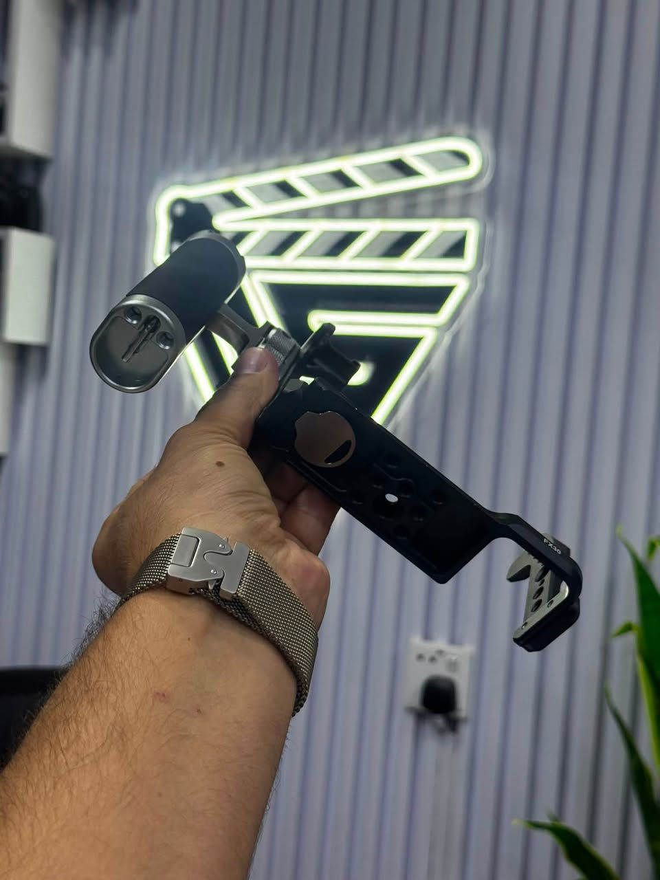 #daste_dw_مستعمل
——————————
#cage caisi for sony  (fx3-fx30)
Clean 95%


**إذا كنت صاحب هذا الإعلان وتريد حذفه لأي سبب، رجاءا أرسل رسالة إلى الدعم الفني**