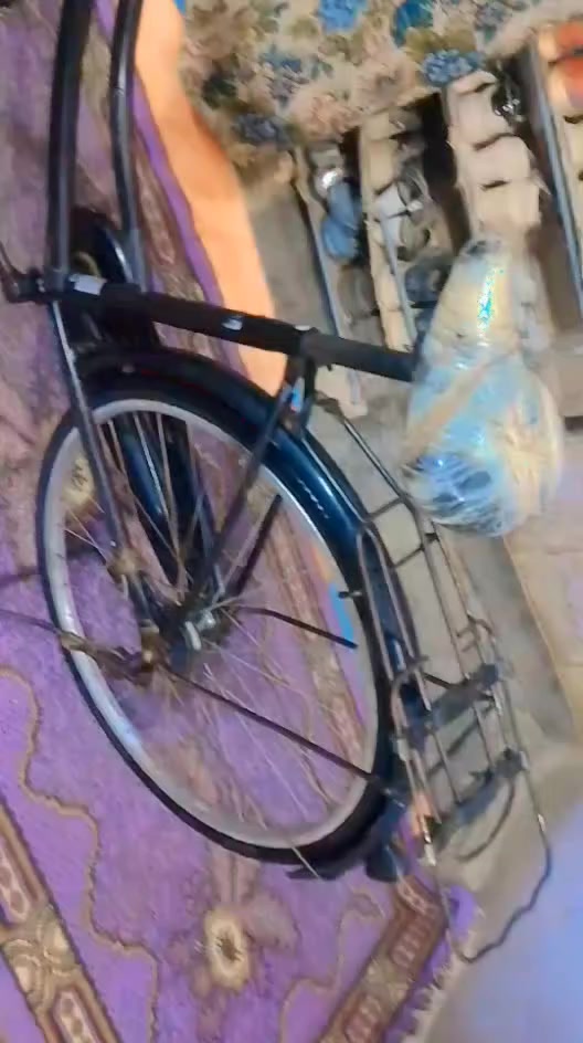 السلام عليكم عندي بايسكل حجم 26 كامل مكمل عوزه بس سنتر للويل السعر 80 وبمجال هذا رقميا الواتساب ***********
