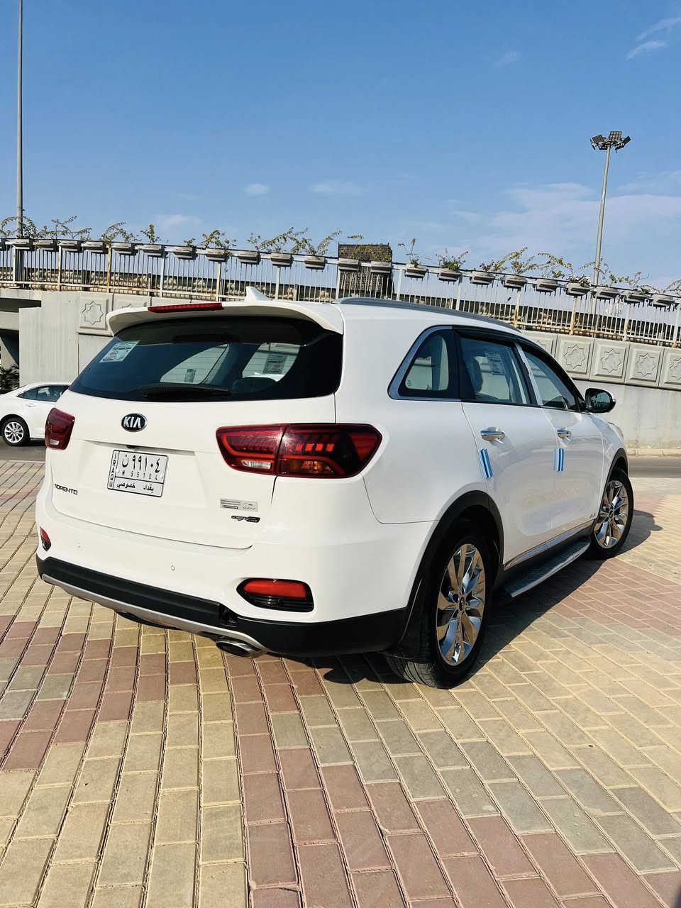 السلام عليكم
سورنتو جيتي لاين 

         GT LINE 

يعني فول الفول مواصفات 

لون ابيض 

موديل 2020

بنوراما

مقاعد حار + بارد 

مقاعد جلد 

ويل كروم 

معروفه الجيتي لاين اعله مواصفات 

رقم بغداد تحويل مباشر 

السياره بيه بارد وتكحيل شي قليل بالباب خلف السايق ولباقي كفاله

مكان السياره الرمادي 

اي استفسار على الرقم 

*********** واتساب
