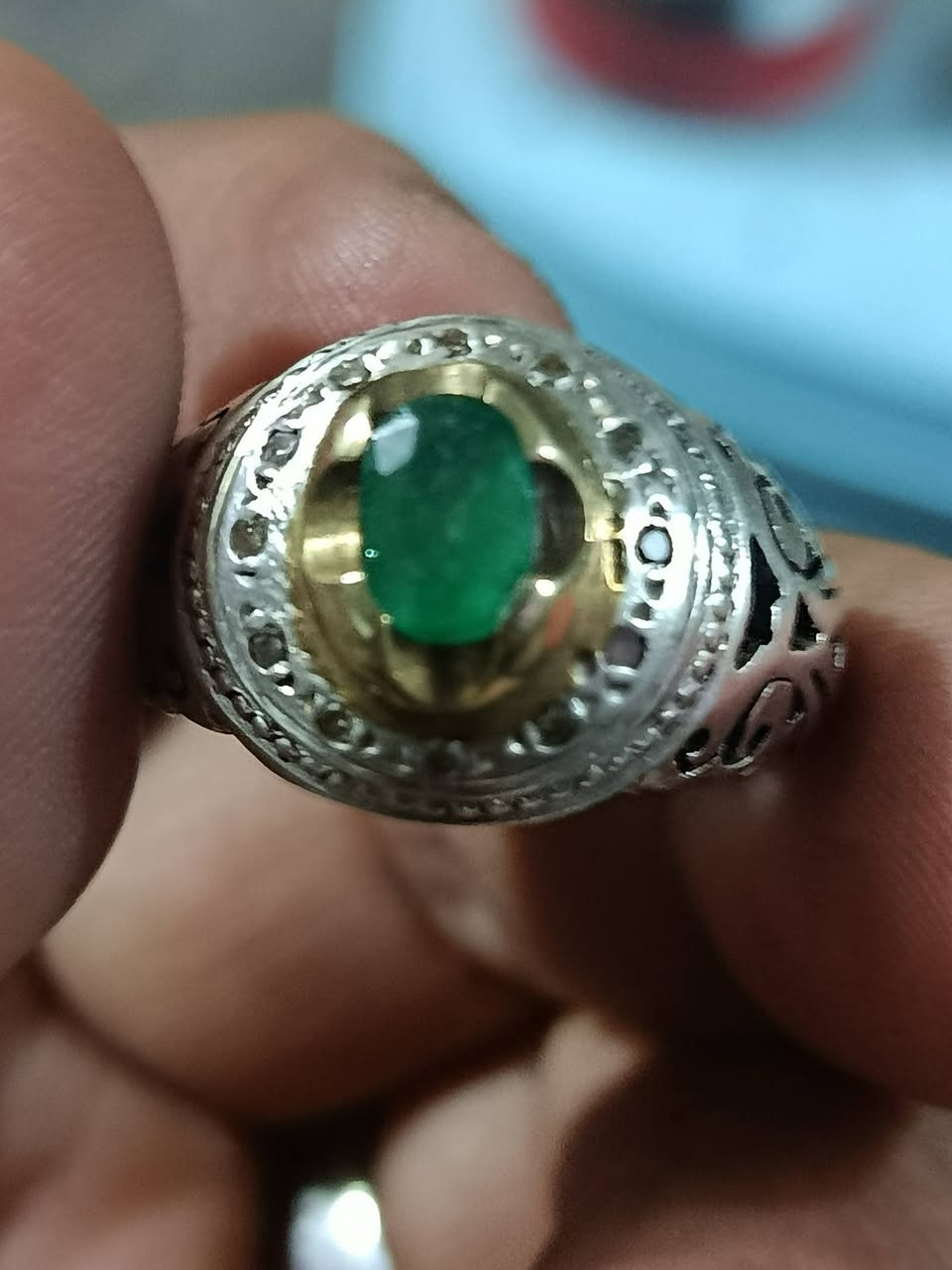 زمرد زانبي  طبيعي  مطعم الماس
12 ماسه 
صياغه موحد  مختوم. 
وزن 15 غرام 
شبابي قياس 24  
***********
السعر 125 الف  سعر ثابت 
بغداد / الامين الثانيه
