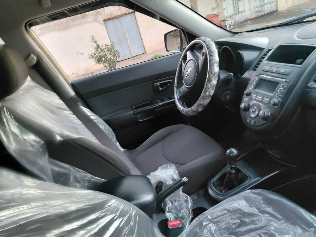 كيا سول ٢٠١٣ ماشية ١٣٠ 
گير عادي محرك وگير شرط 
رقم وسنوية جديد لل ٢٠٣٠ بسمنا 
بيها جملغ وبونيد وشبر باب السايق صبغ بدون دواخل 
*********** كركوك, العراق
