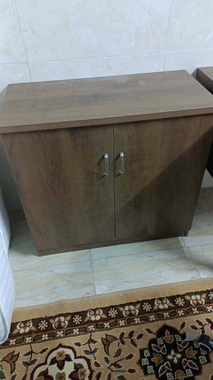 ميز مكتبي مع كومدي وكرسي دوار للبيع نظيفات
والرف الابيض نظيف وثقيل


**إذا كنت صاحب هذا الإعلان وتريد حذفه لأي سبب، رجاءا أرسل رسالة إلى الدعم الفني**