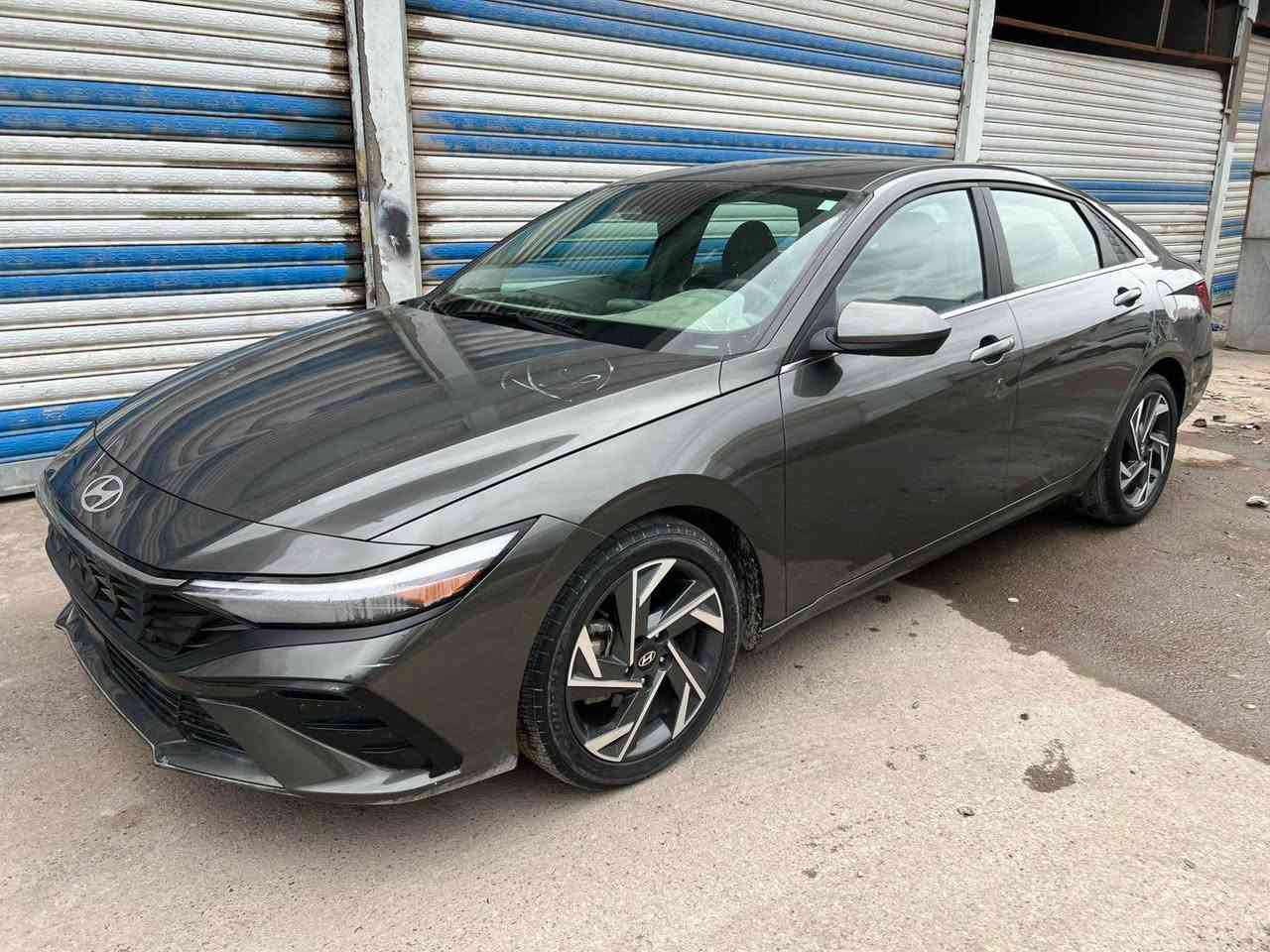 سلام عليكم 
الانتره 2024 
حره بدون رقم  فول مواصفات 
حادث جاملغ خلفي فقط ما واصل الصندوق 
السعر ١٣٨ وبيها مجال قليل للاستفسار *********** Singapore
