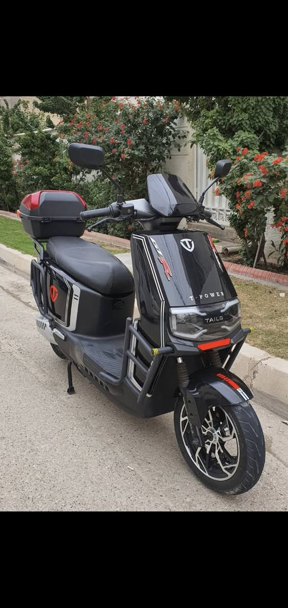 السعر مليون و١٠٠ هاتف ***********
