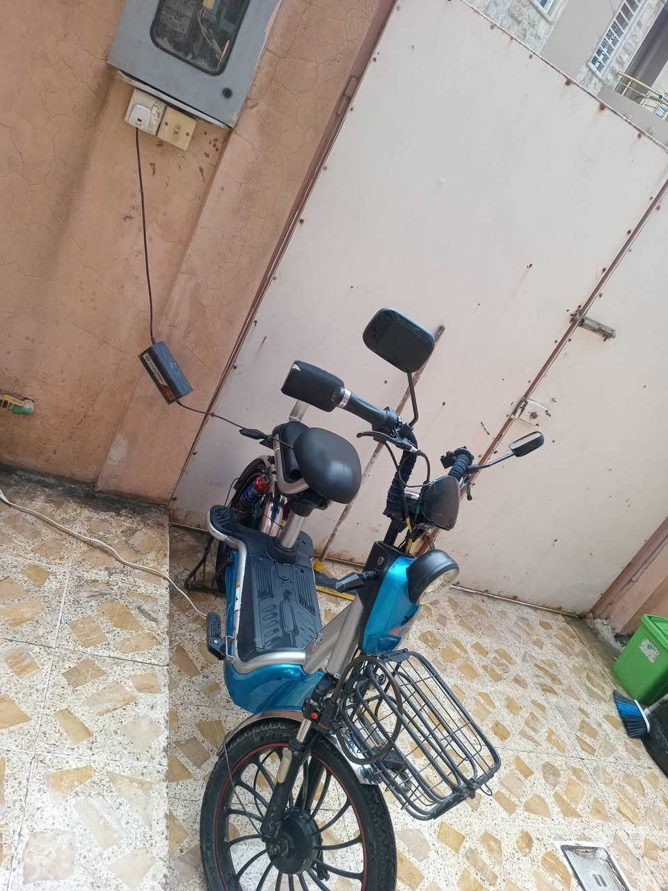 ماطور شحن حجم 20كلو شغال تشغيل عن بعد ايشاير هورن ليت كلو شغال السعر200وبي مجال بصيط شراي تعال خاص ***********
