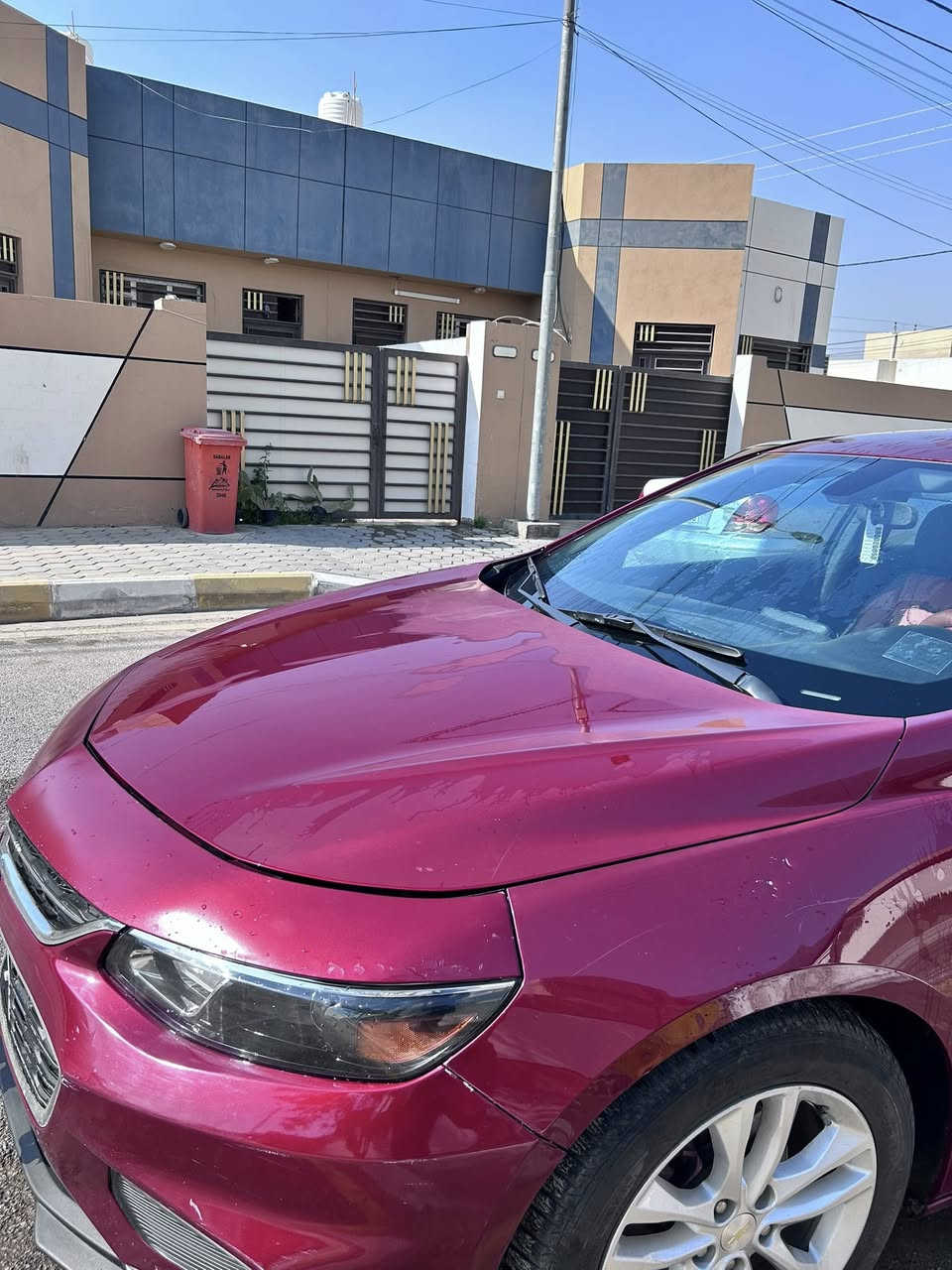 ماليبو ١٨ مكفوله من الصبغ والحادث
بيها جراد بسيط بالبنيد والقماره يروح بالبولش
جاهزه من كلشي 
تبريد ثلج 
فئة LT تجي فول 
بيها الحداديه تعبان فقط 
امانه السياره نضيفه حيل ومال جناي
عارضها ب ٩٤ وبيها مجال 
للشراء ***********
