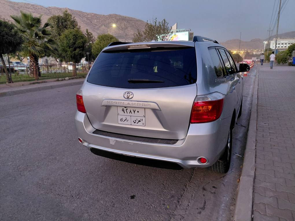 تيوتاهايلندر موديل 2010  ئوتوماتیک گیر و مەکینە باقزن وبێ دەعم  بێ لیدان سیارە گەلەک پاقزە و بی مەسرەف كير و مكينة و غرامات ب شرت دوو نيف قتعة تيدانة بولند و دةركةهي بشتي سعر 153 و مجال تلةفون *********** - *********** دهوك, العراق
