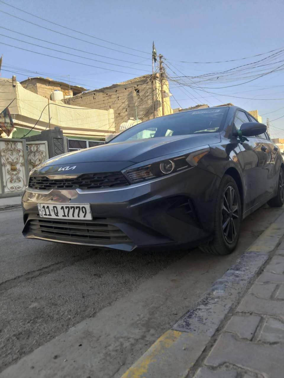 سلام عليكم فورتي موديل23سيارة بسمي مكفولة عداحادثها ماشيه 61الف***********
