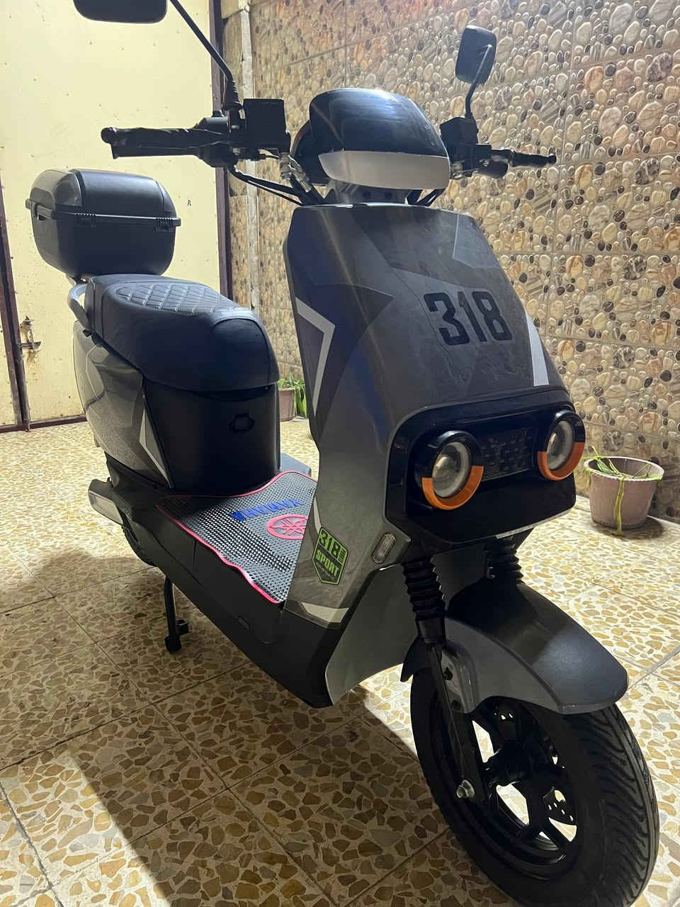 ماطور شحن للبيع 318
المواصفات معروفه

6 باتريات دبل 

السرعه 99 حقيقي من 60 إلى 70 كيلو 

نظام بك R 

بريكات دسك هيدروليك امامي او خلفي

4 نمر

الشحنه الوحده اتمشيك اكثر من 40 كليو يلا 50كيلو 

الماطور ماشي 1500

السعر 600وبي مجال 

المكان موصل ايسر حي القدس 

للاستفسار الاتصال *********** اومراسله واتساب
