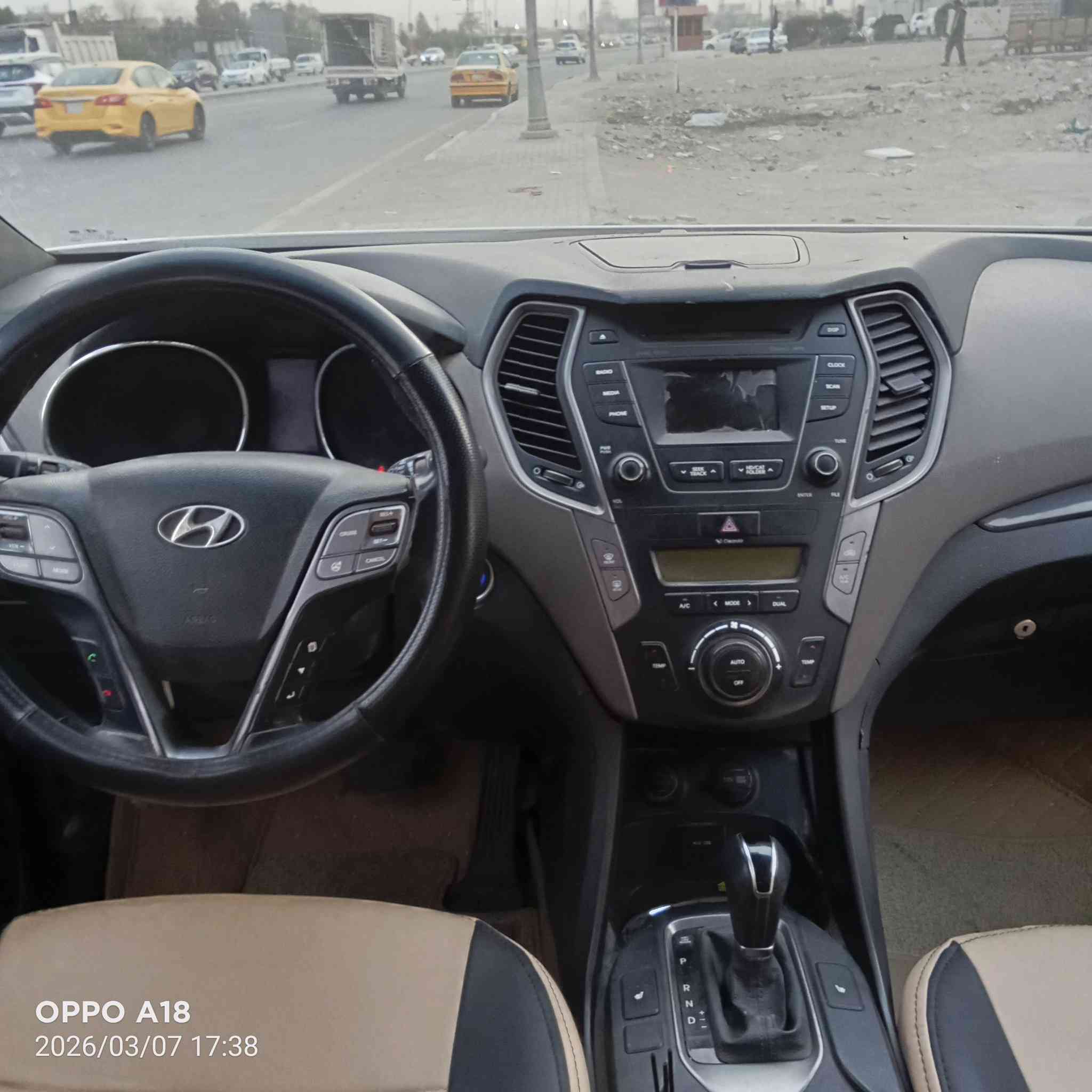 سنتافيه موديل2013رقم بغداد تحويل ثاني يوم السيارة فول موصفات تحكم استيرن كشن كهرباء شاشه صغيره فئهSL بنورامه سبعه راكب كشن تتفئه تبريد بصمه مري شفط سياره جاهز

 وحلوه مكينه سته 6سلندر كير صدر تتفئه تبريد ثلاث قطع 

 مصبوغه حزام سعر 120 وبيها مجال حك الجيه مكان 

السيارة بغداد رئاسة المعلمين رقم***********بي واتساب
