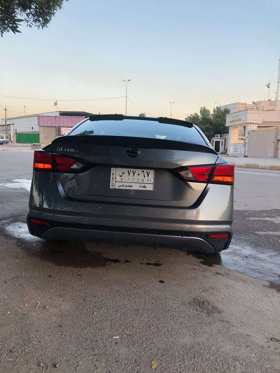 من رخصة الادمن
نيسان التيما 2020 S

مواصفات الS معروفة السيارة جاهزة ونصبتها مثل الصور واحلى اي نقص مابيها ماشية ١٣٨٠٠٠ الضرر قطعتين فقط بنيد وجاملغ السائق ورقم الشاصي موجود اخر صورة 

السعر 133بيه مجال حك الجـية 

مكانها بغداد باب المعظم 

***********
